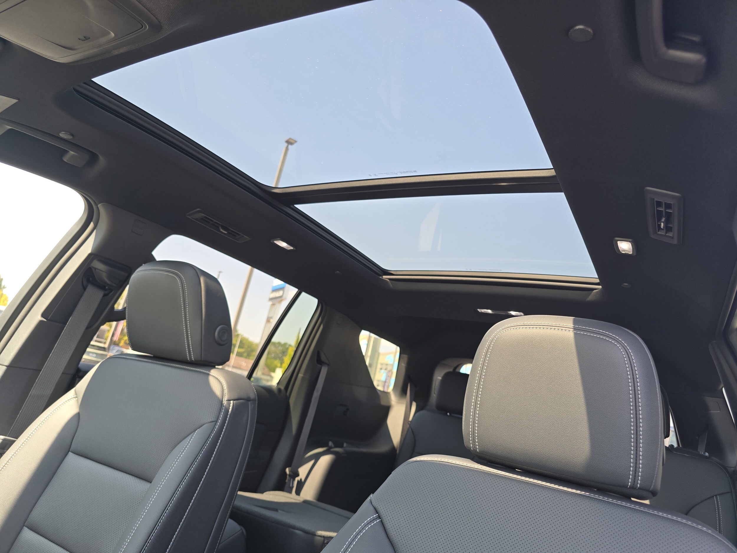 2026 Chevrolet Traverse photo 2