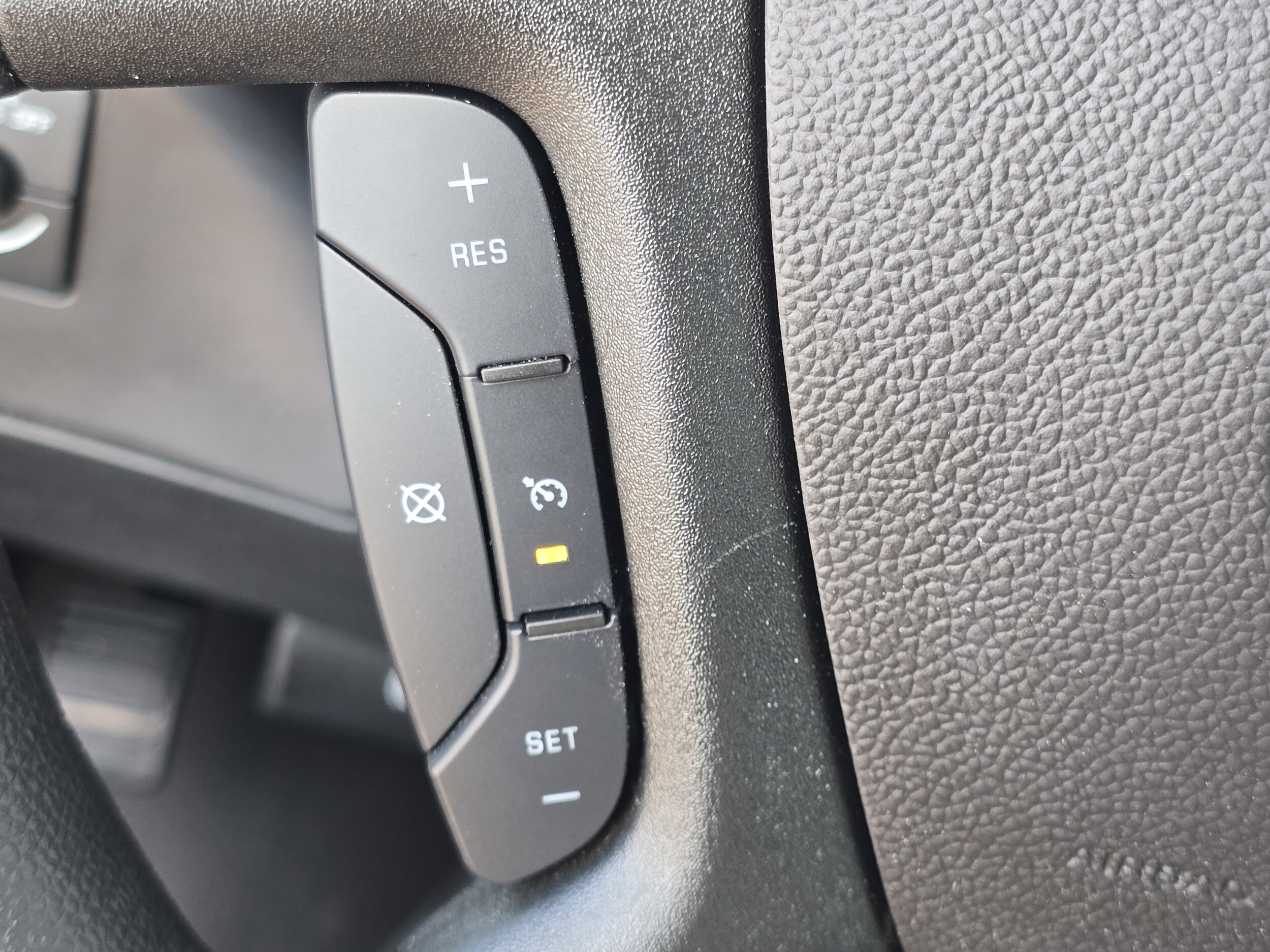 2025 Chevrolet Express Cutaway Van photo 4