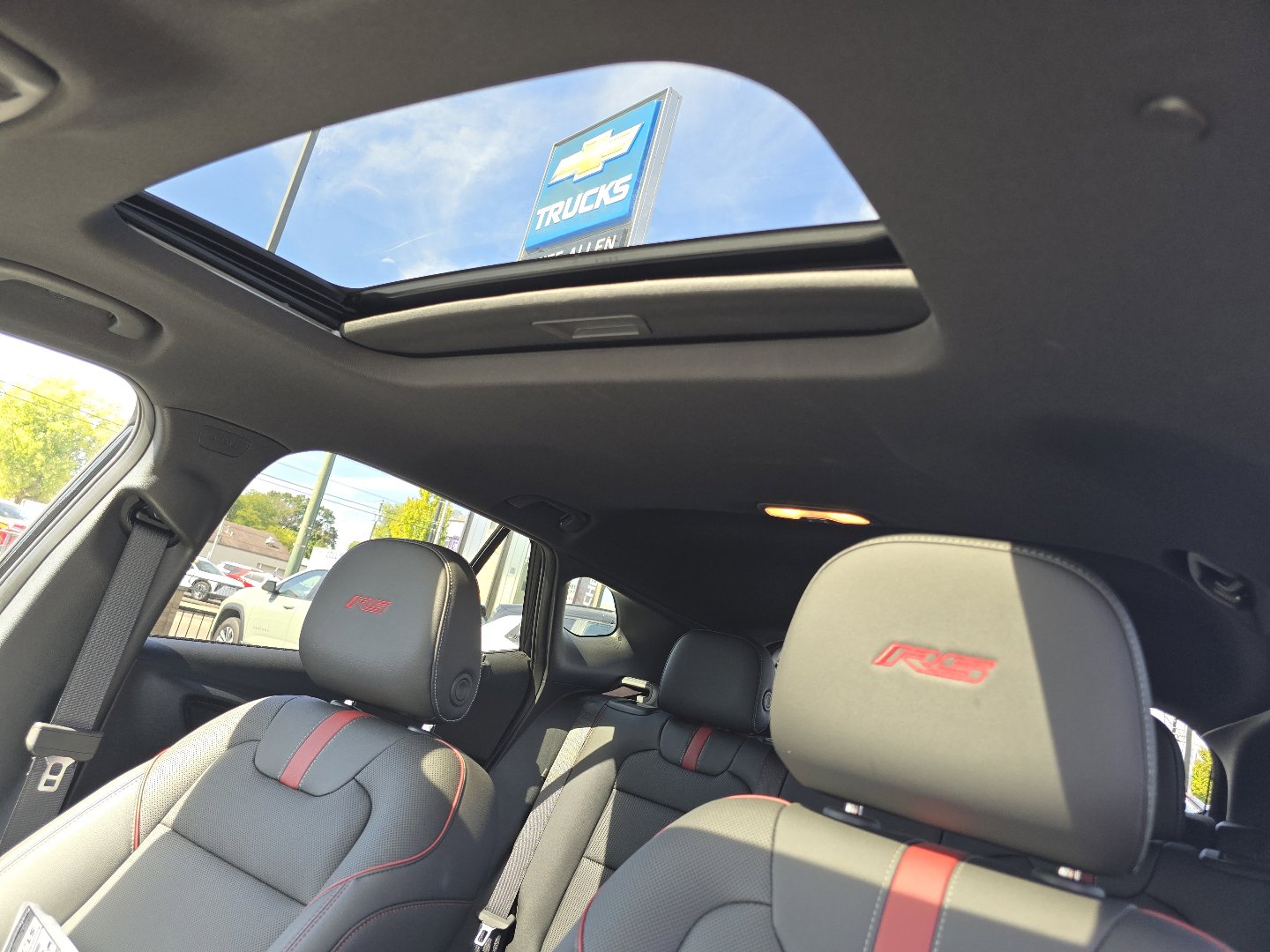2025 Chevrolet Trax photo 2