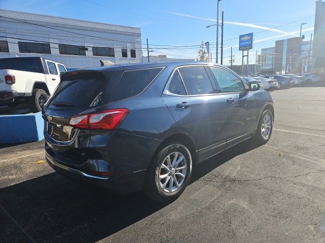 2018 Chevrolet Equinox LT photo 2