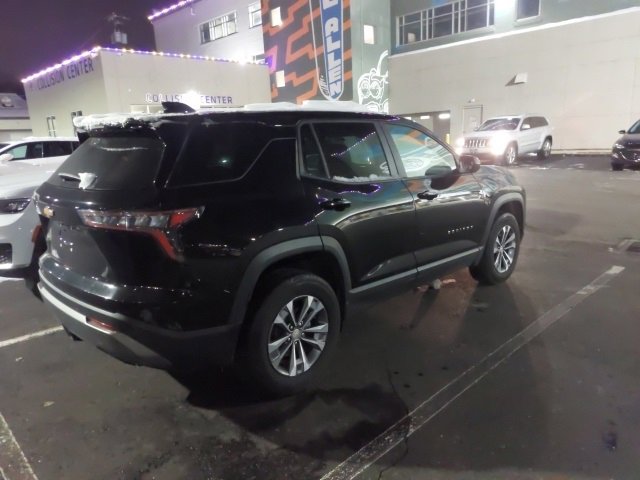 2025 Chevrolet Equinox LT photo 2