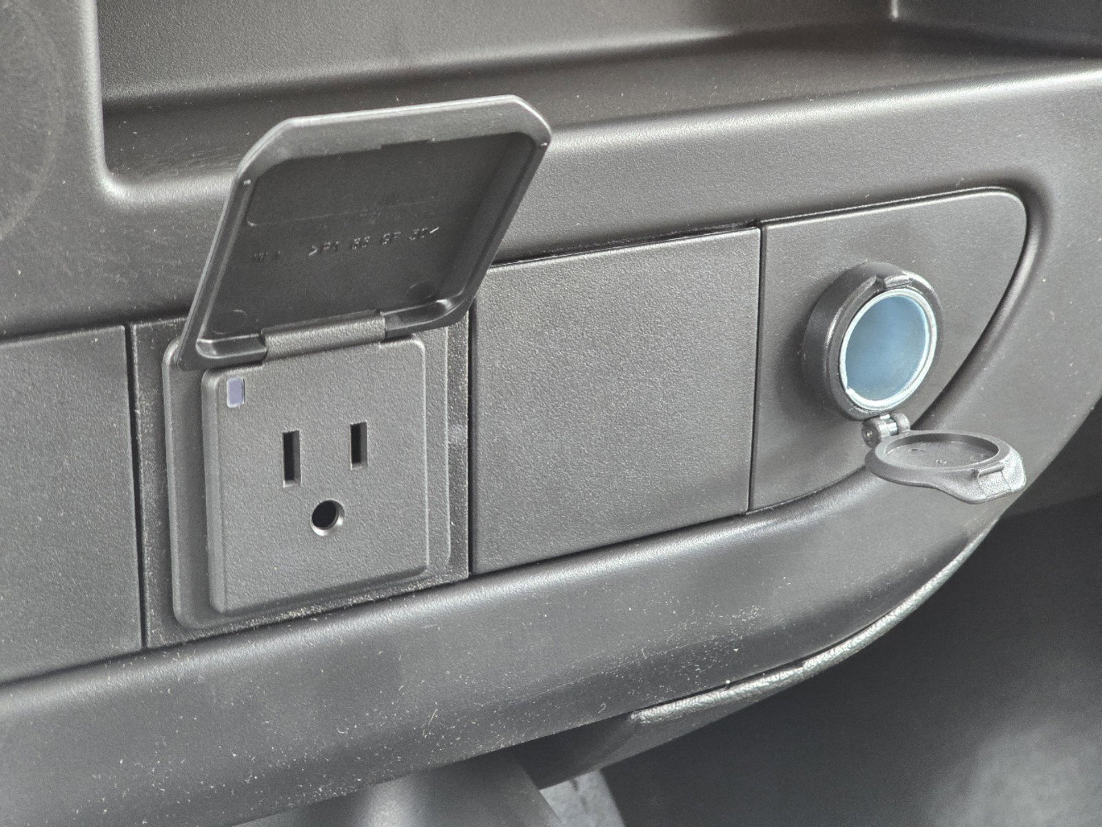 2025 Chevrolet Express Cargo Van photo 4