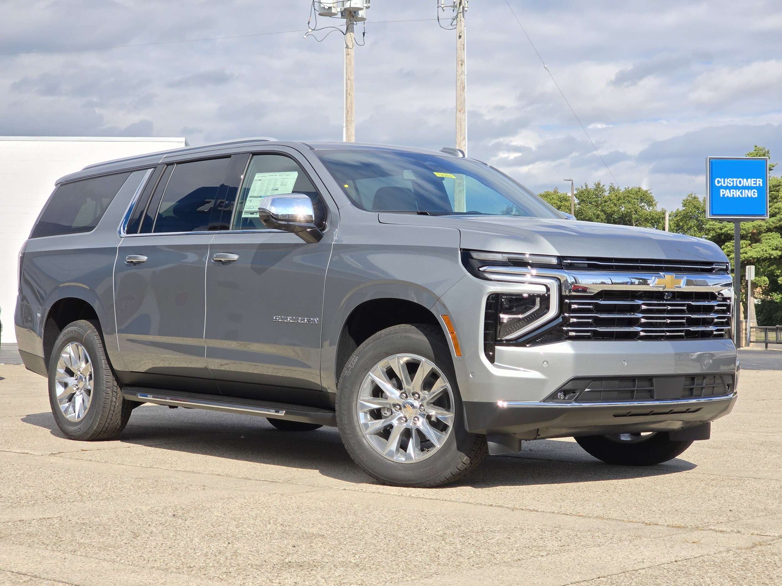 2025 Chevrolet Suburban Premier photo 2