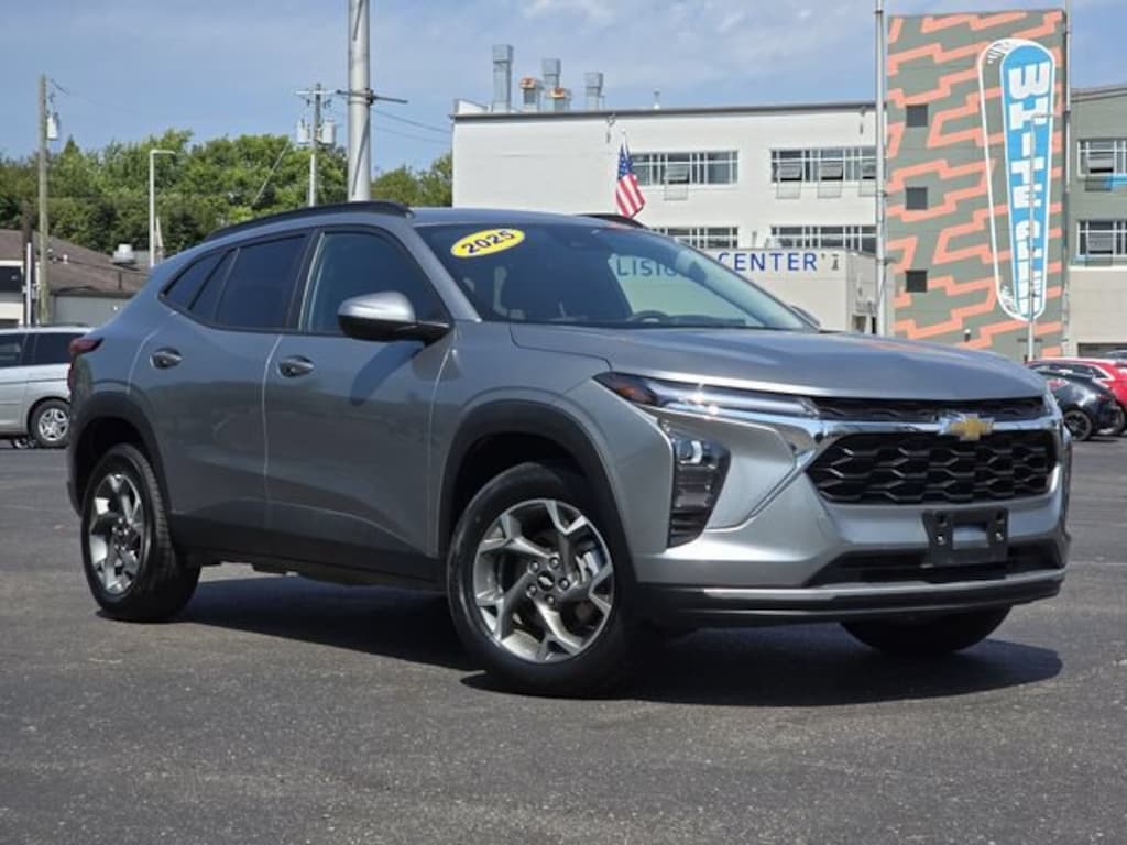 Used 2025 Chevrolet Trax LT SUV
