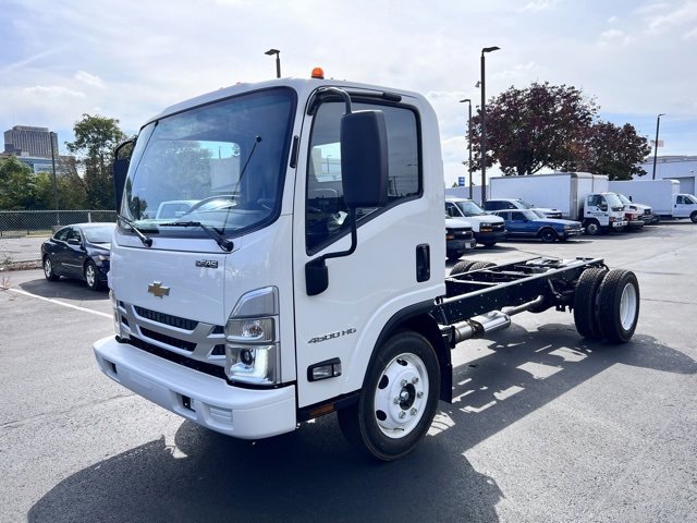 2024 Chevrolet Silverado 4500HD photo 2