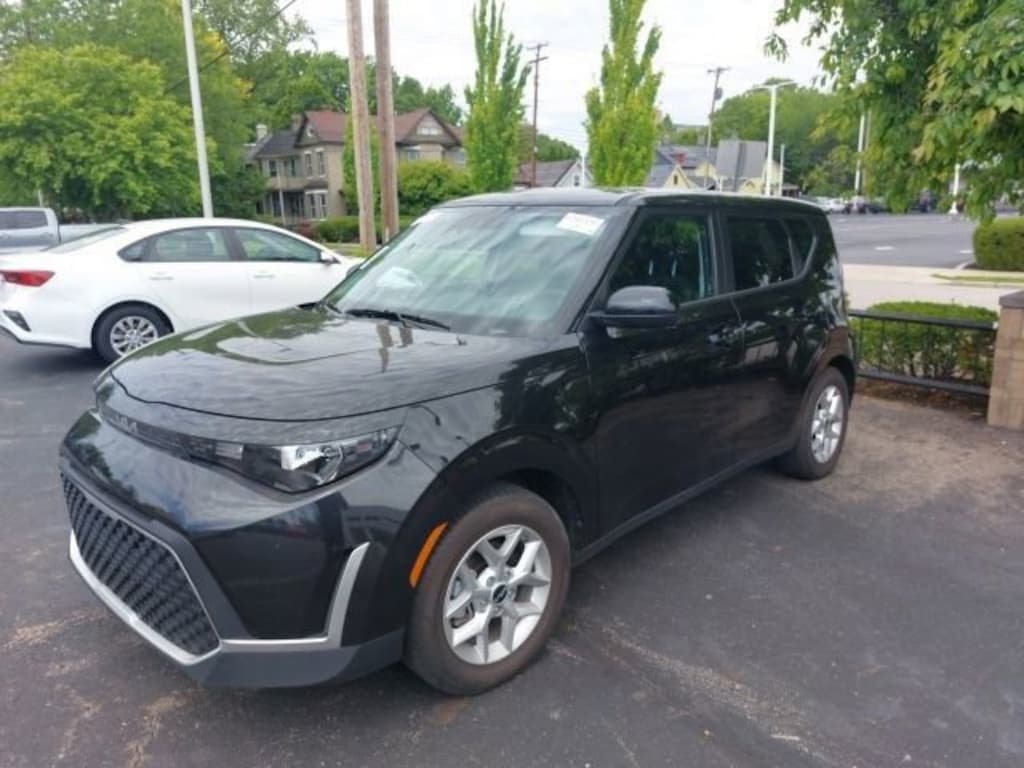 Used 2025 Kia Soul LX Hatchback