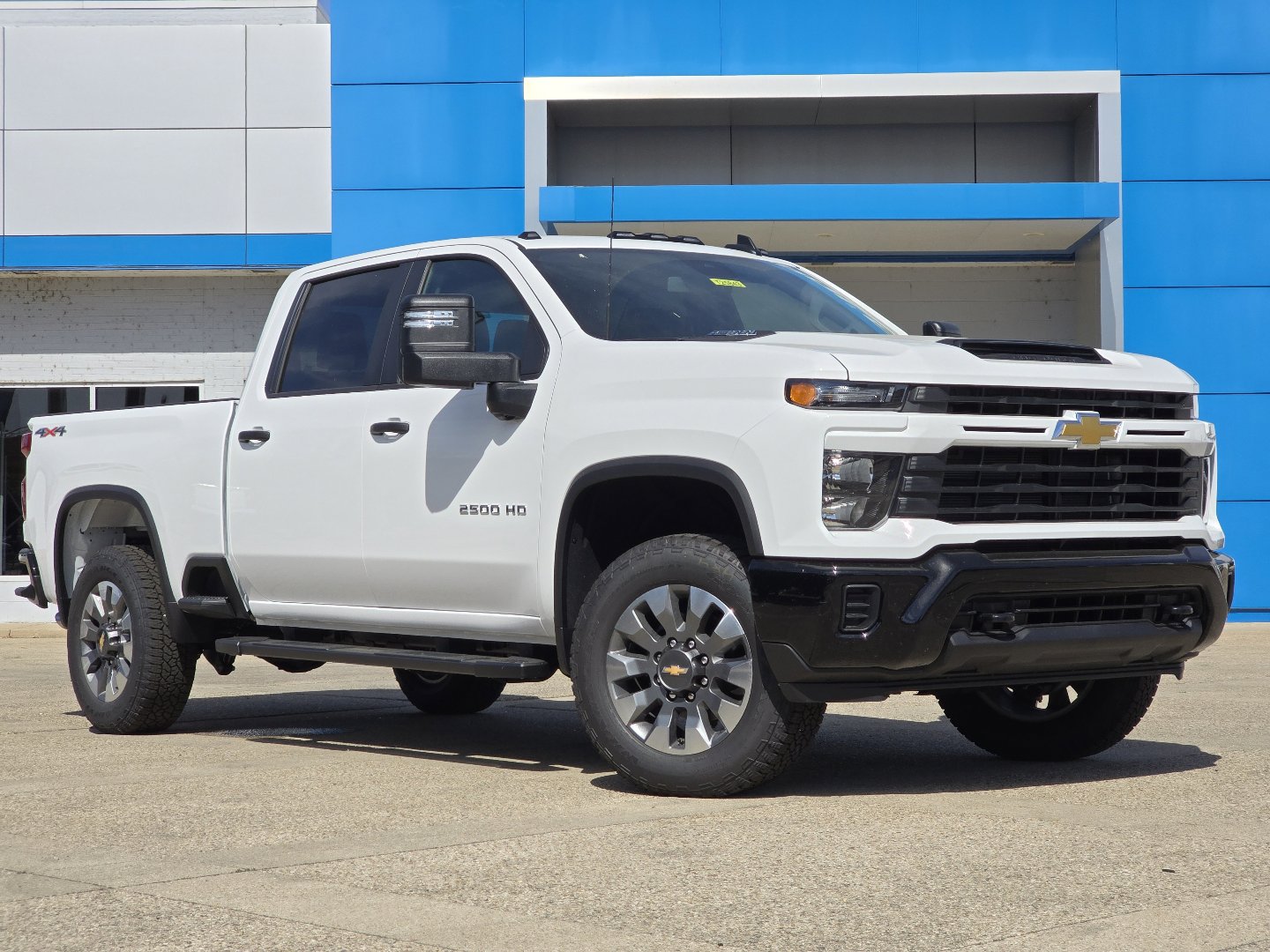 2025 Chevrolet Silverado 2500HD Custom photo 2