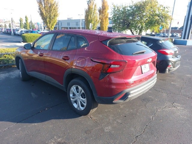 2025 Chevrolet Trax LS photo 2