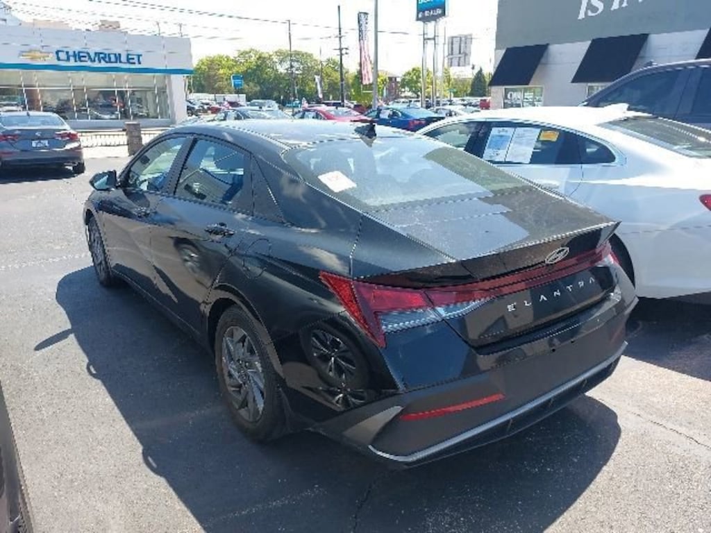 Used 2024 Hyundai Elantra SEL Car