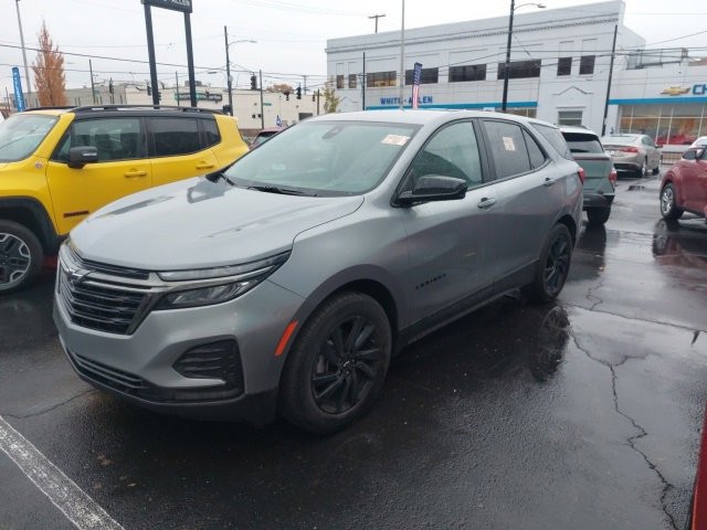 2023 Chevrolet Equinox LS photo 3