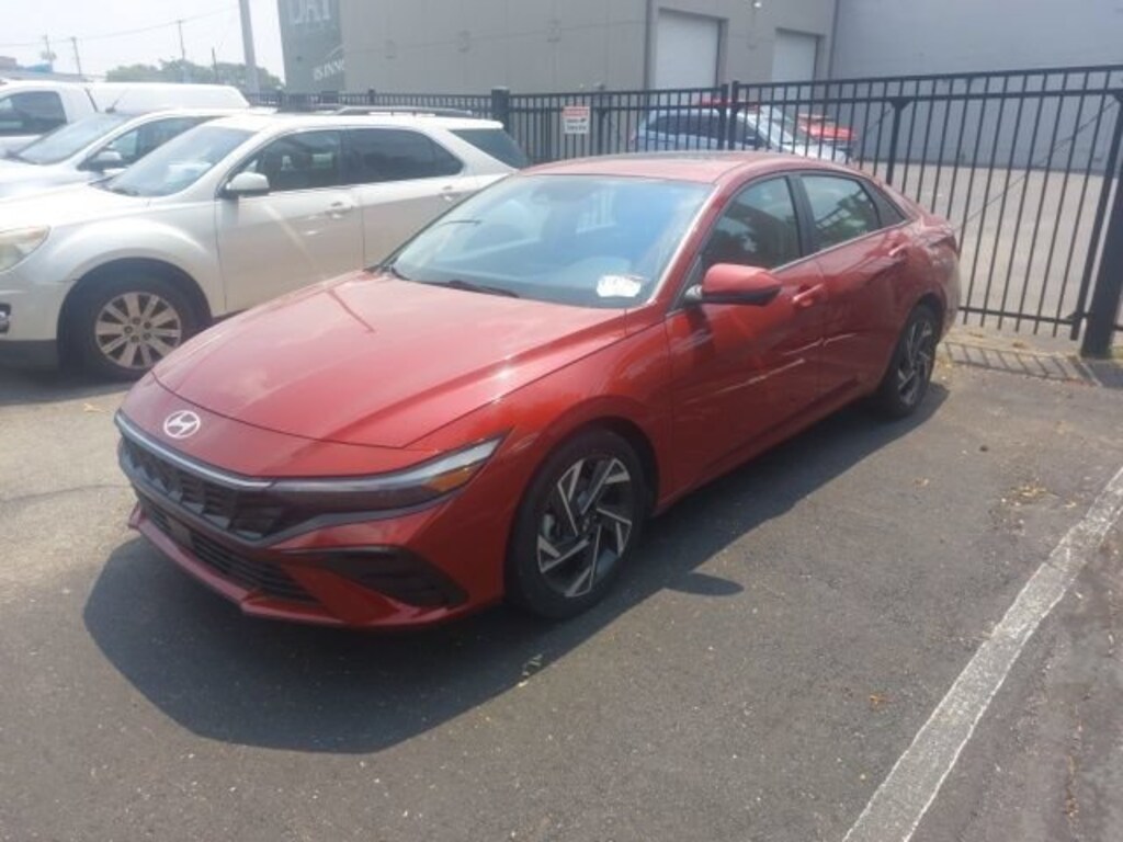 Used 2024 Hyundai Elantra Limited Sedan