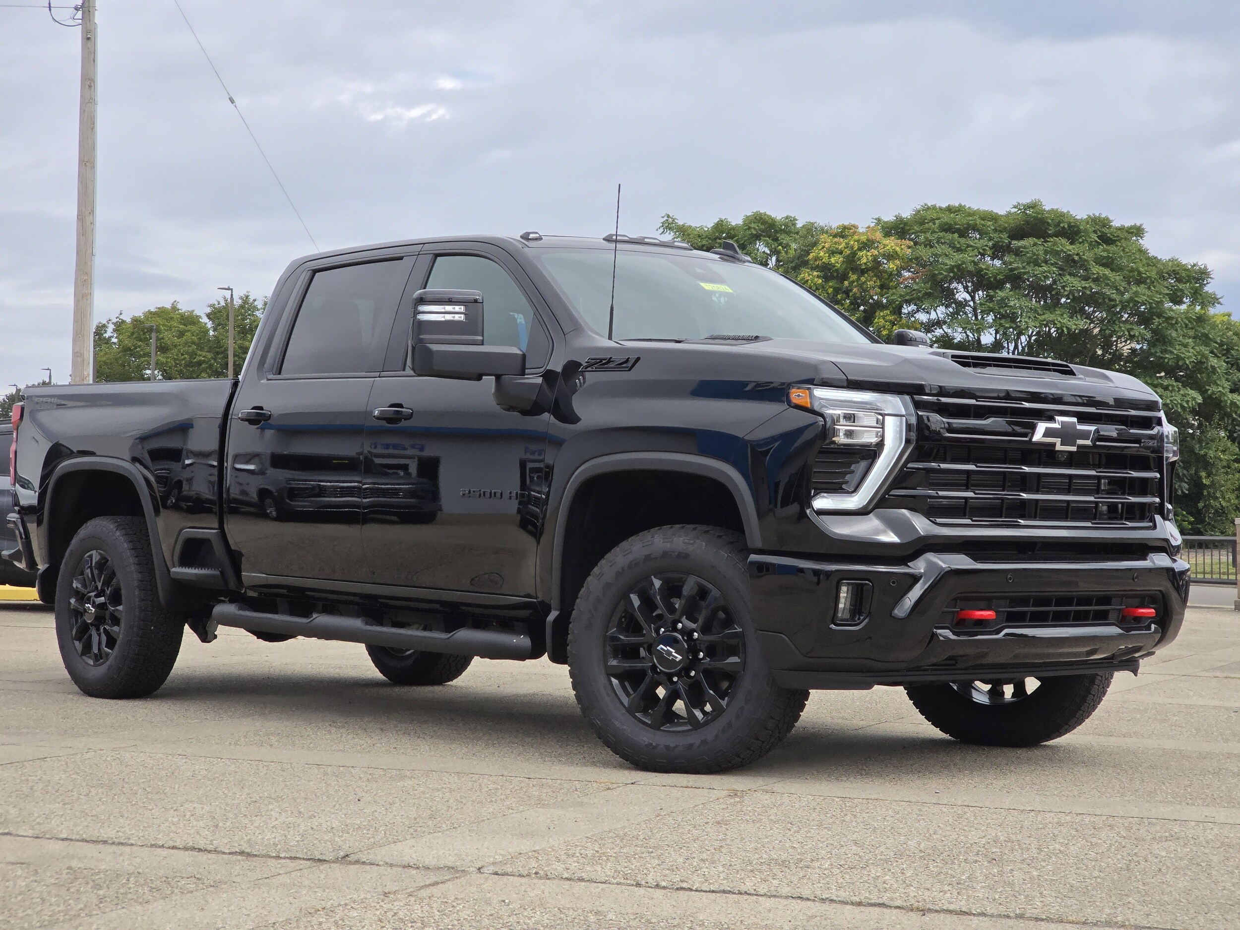 2025 Chevrolet Silverado 2500HD LTZ photo 2