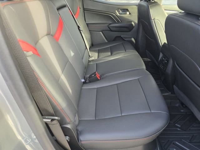 2025 Chevrolet Colorado Z71 - Photo 12