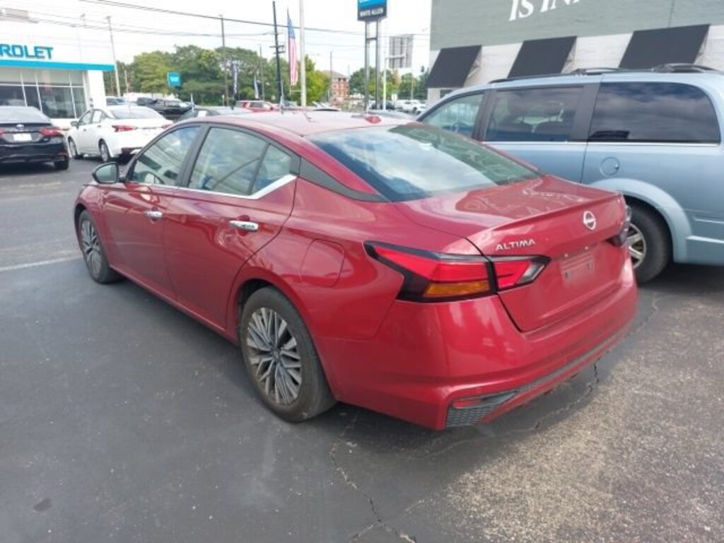 Used 2024 Nissan Altima 2.5 SV Sedan