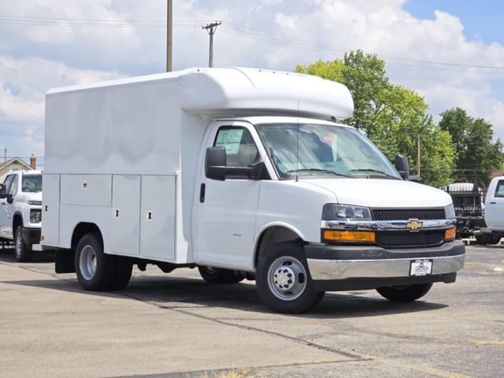 New 2026 Chevrolet Express Commercial Cutaway 1WT Cutaway Van