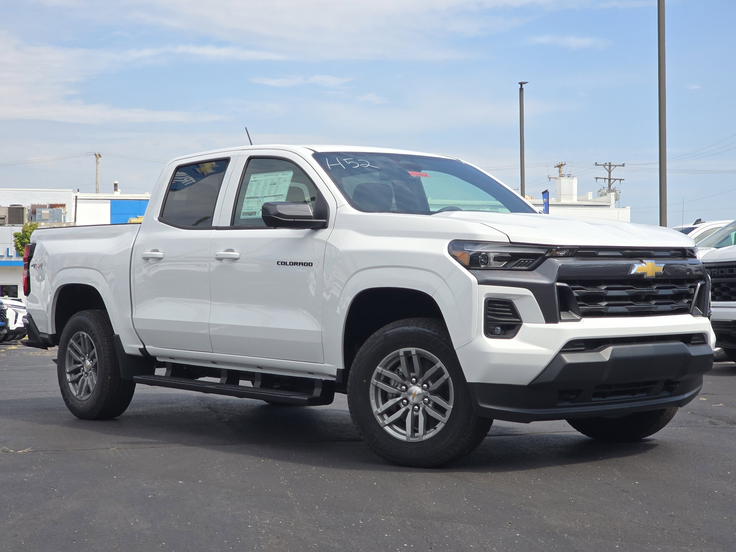 2026 Chevrolet Colorado LT photo 2