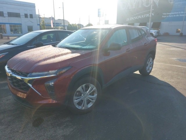 2025 Chevrolet Trax LS photo 3