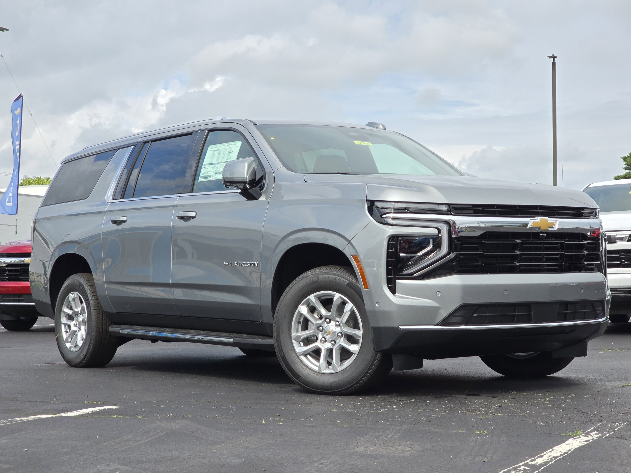 2025 Chevrolet Suburban LS photo 2