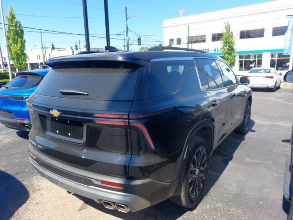 Used 2025 Chevrolet Traverse AWD LT SUV