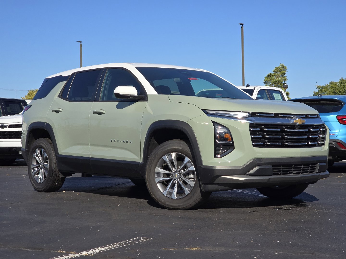 2026 Chevrolet Equinox LT photo 2