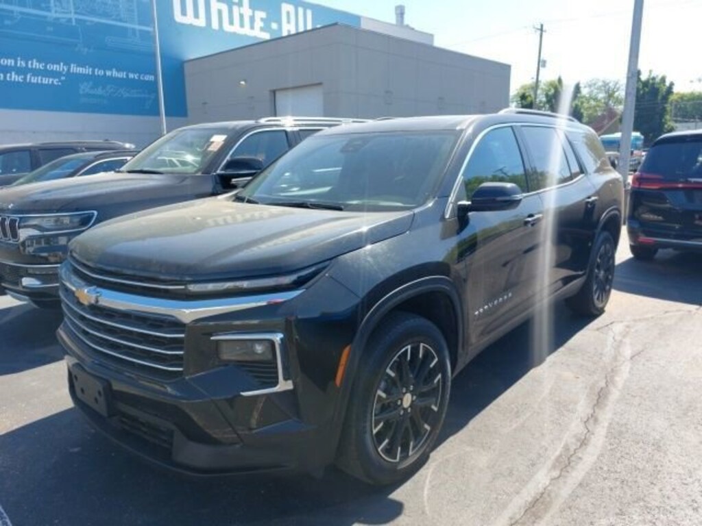 Used 2025 Chevrolet Traverse AWD LT SUV