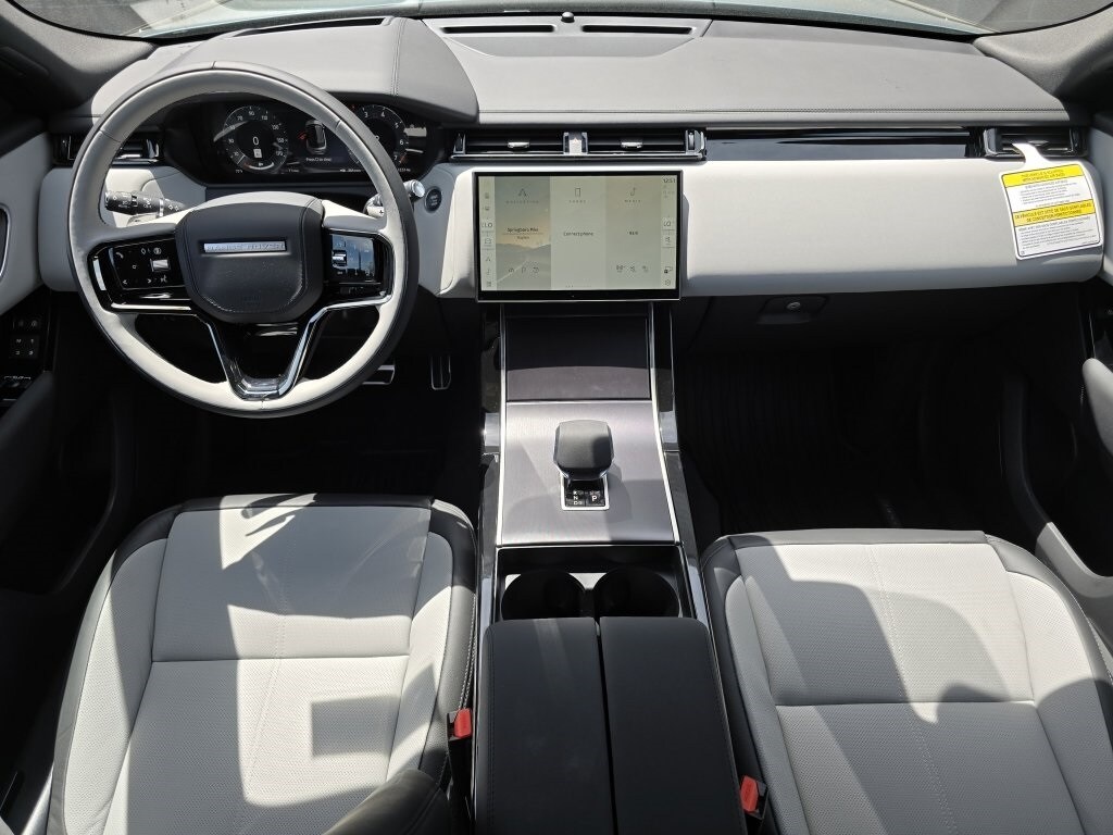 2026 Land Rover Range Rover Velar SE photo 7