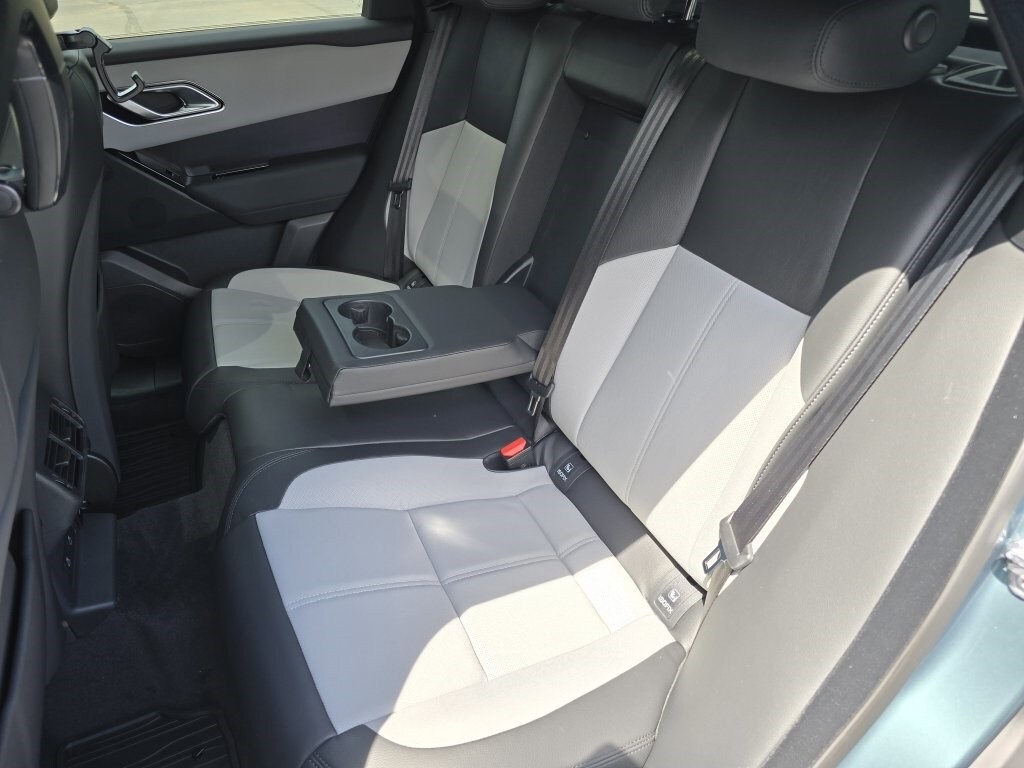 2026 Land Rover Range Rover Velar SE photo 5