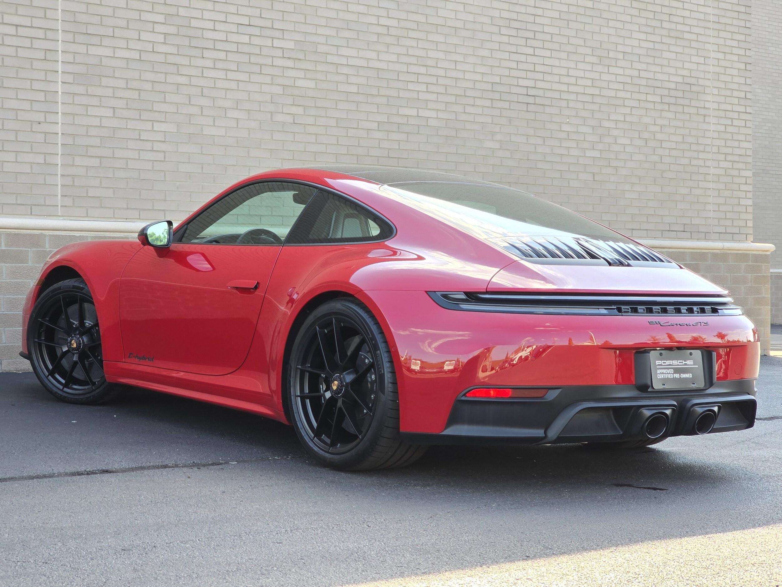 2025 Porsche 911 GTS photo 3