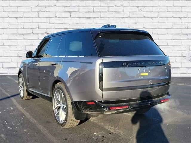 2025 Land Rover Range Rover SE photo 4