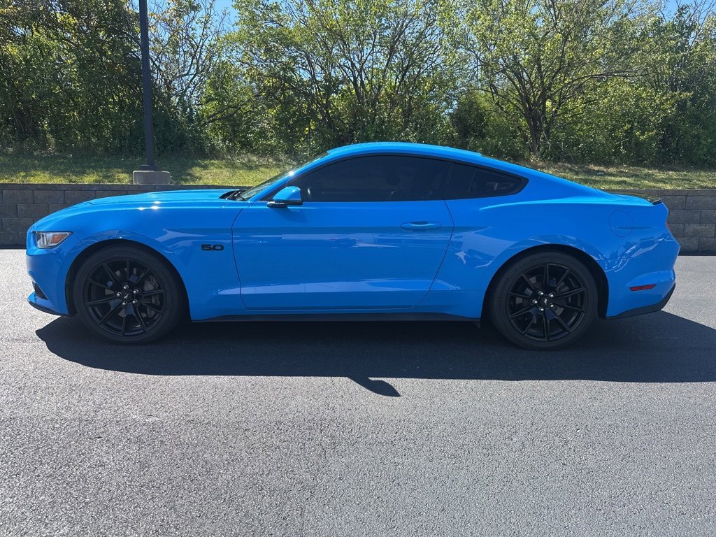 2017 Ford Mustang GT Premium photo 2