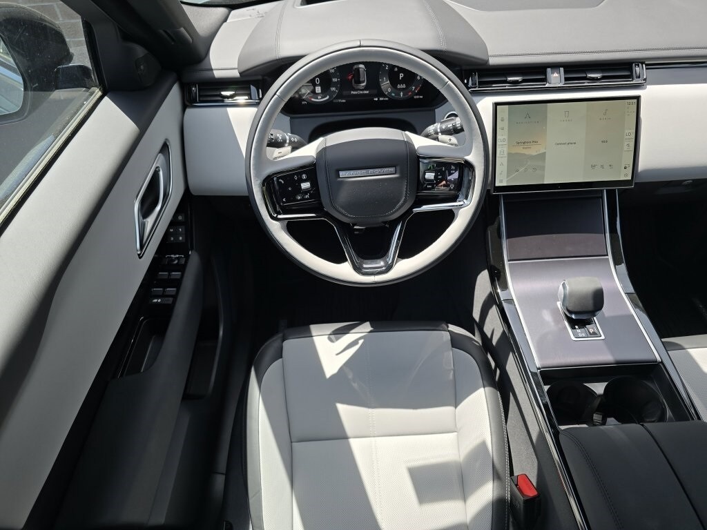 2026 Land Rover Range Rover Velar SE photo 8