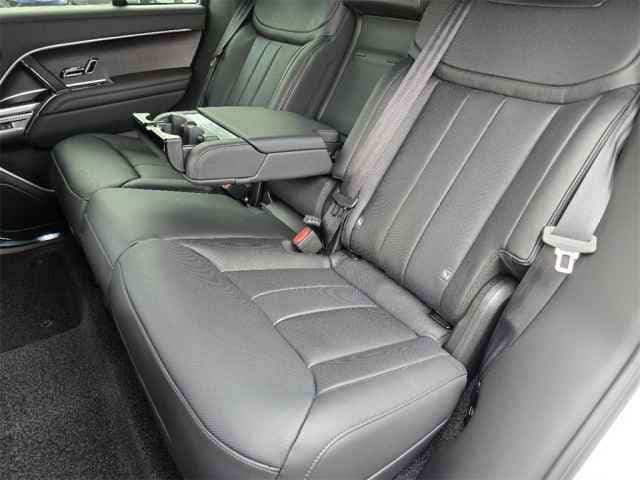 2025 Land Rover Range Rover SE photo 10