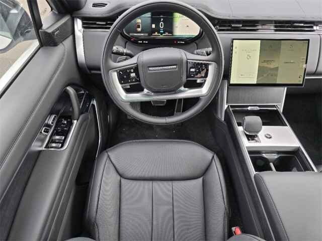 2025 Land Rover Range Rover SE photo 15