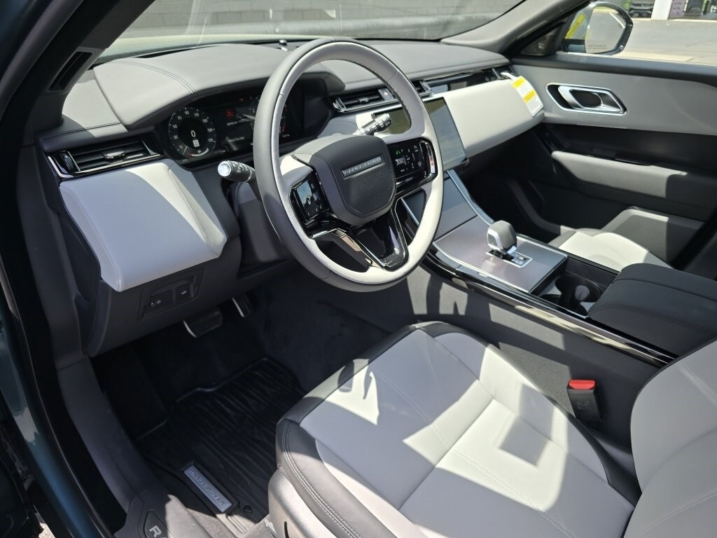 2026 Land Rover Range Rover Velar SE photo 9