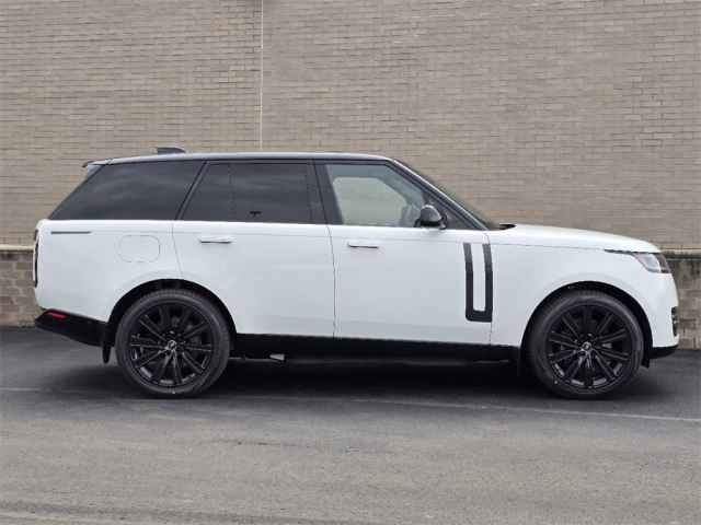 2025 Land Rover Range Rover SE photo 4