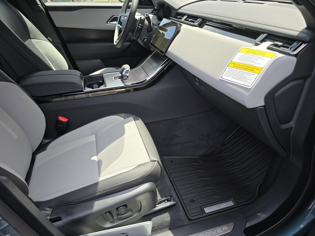 2026 Land Rover Range Rover Velar SE photo 6