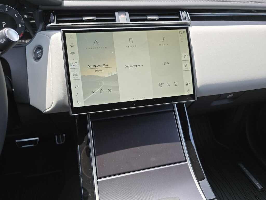 2026 Land Rover Range Rover Velar SE photo 14