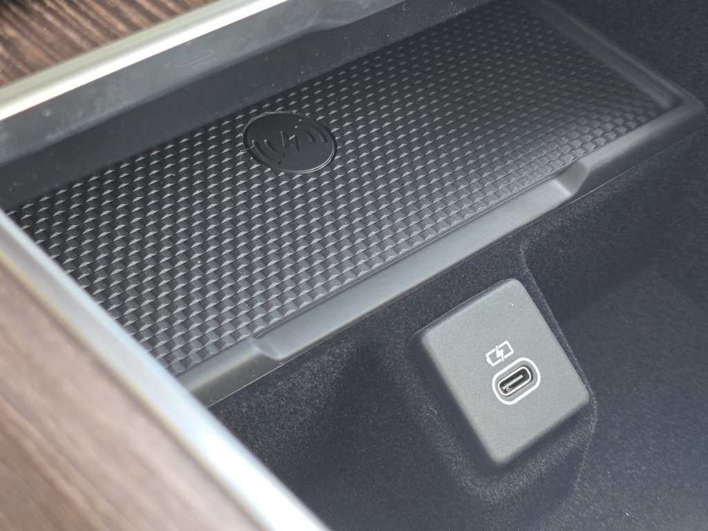 2025 Land Rover Range Rover SE photo 3