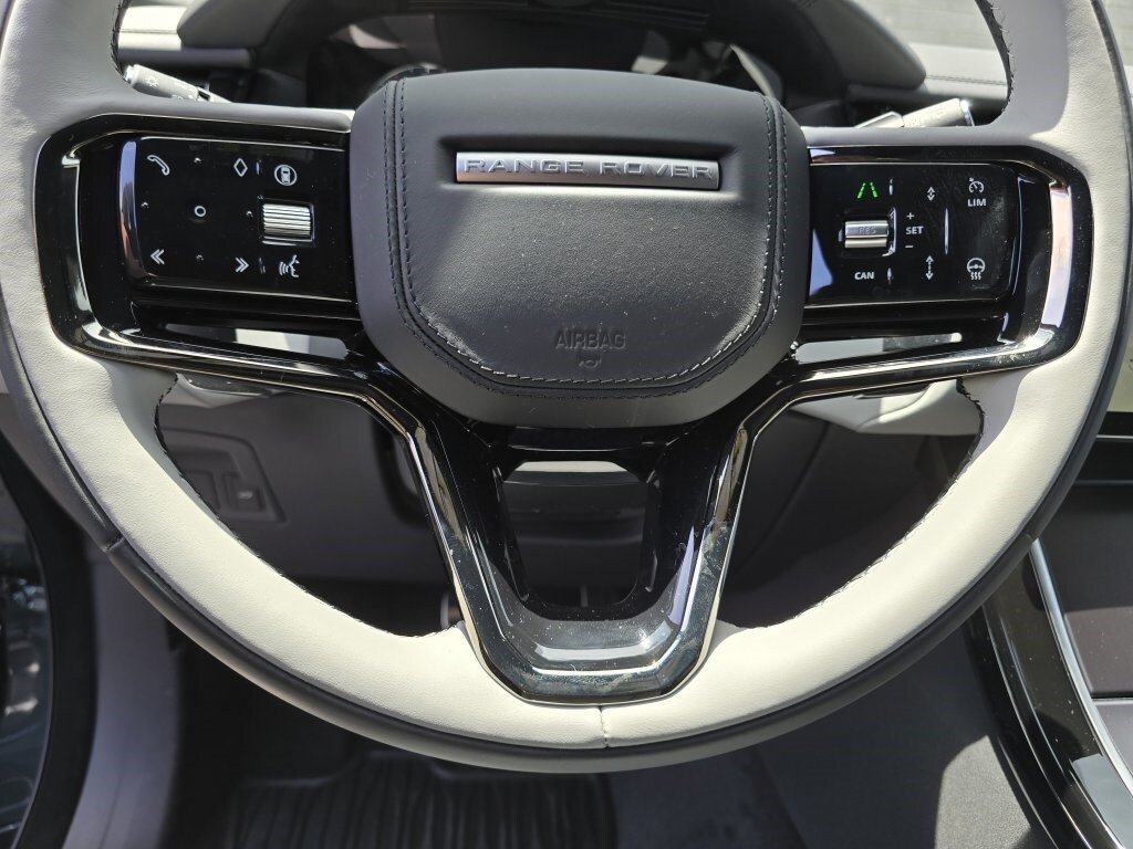 2026 Land Rover Range Rover Velar SE photo 12