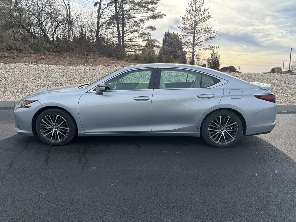 Used 2022 Lexus ES 350 Sedan