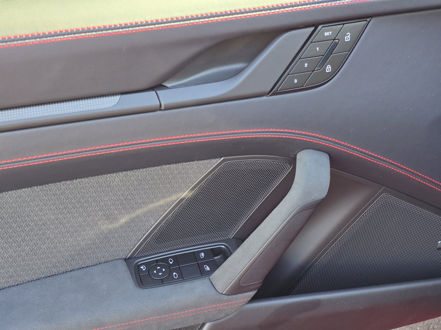 2025 Porsche 911 GTS - Photo 37