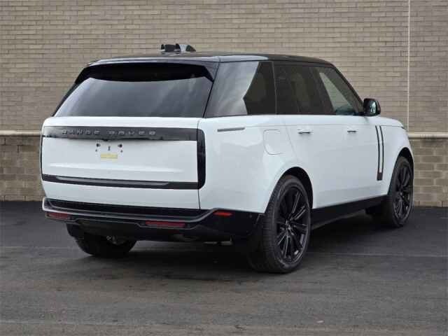 2025 Land Rover Range Rover SE photo 3