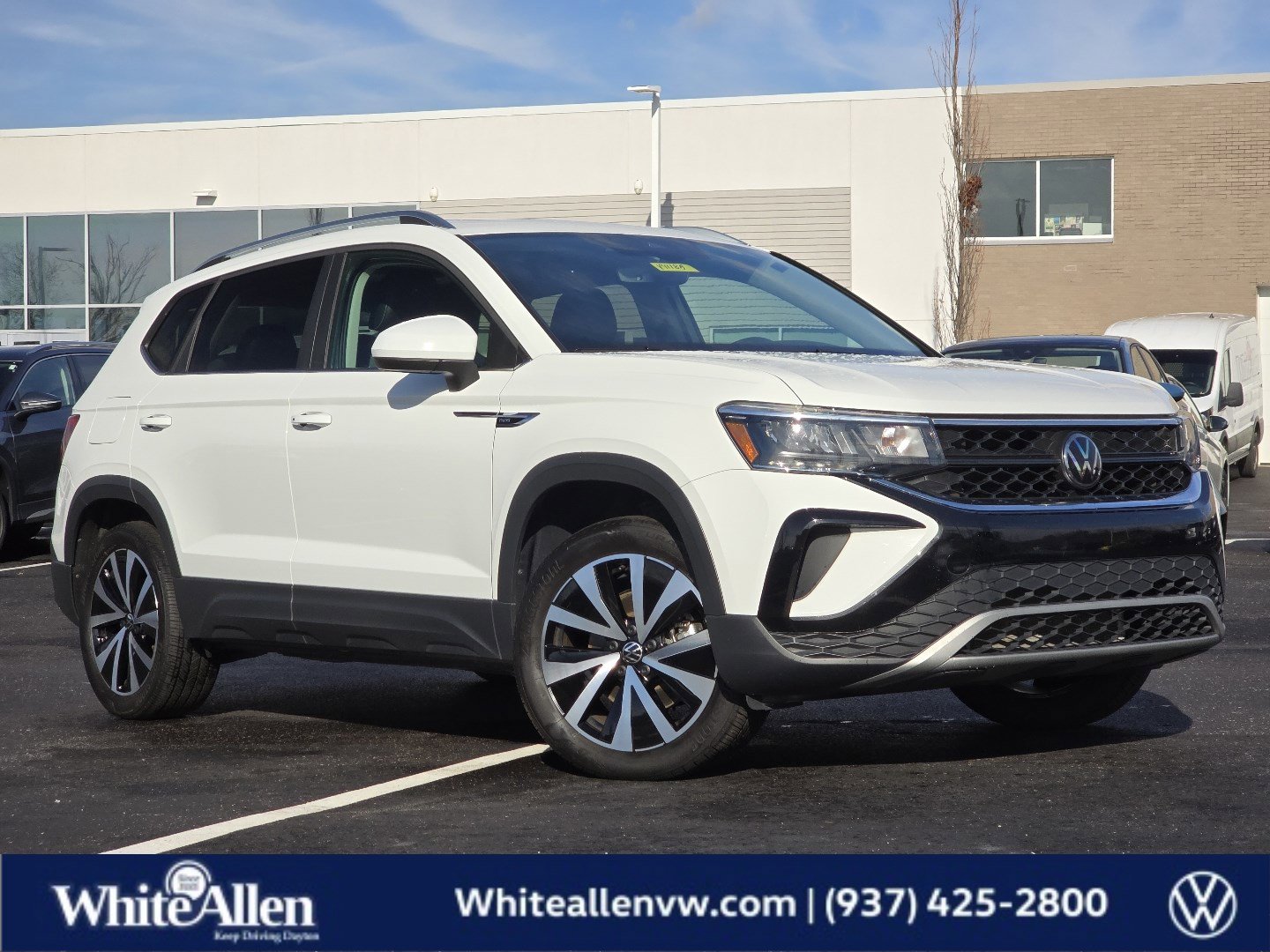 2023 Volkswagen Taos SE's photo