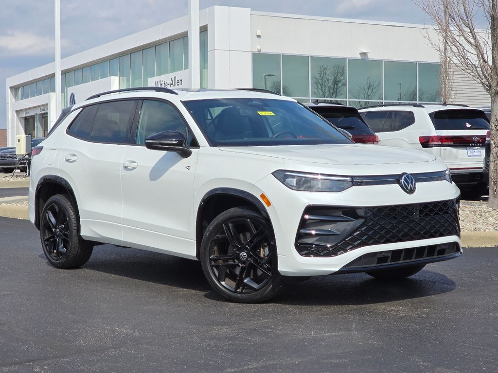 2025 Volkswagen Tiguan 2.0T SE R-Line Black 4Motion's photo