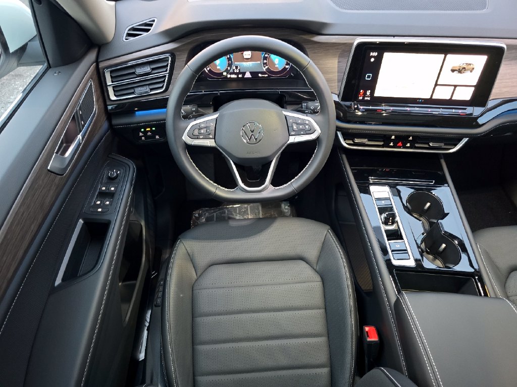 2026 Volkswagen Atlas SEL - Photo 16