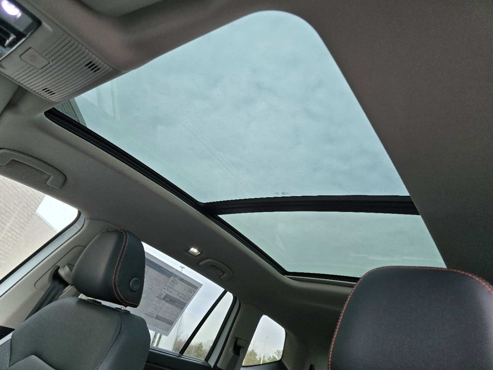 2025 Volkswagen Atlas Peak Edition SE photo 2