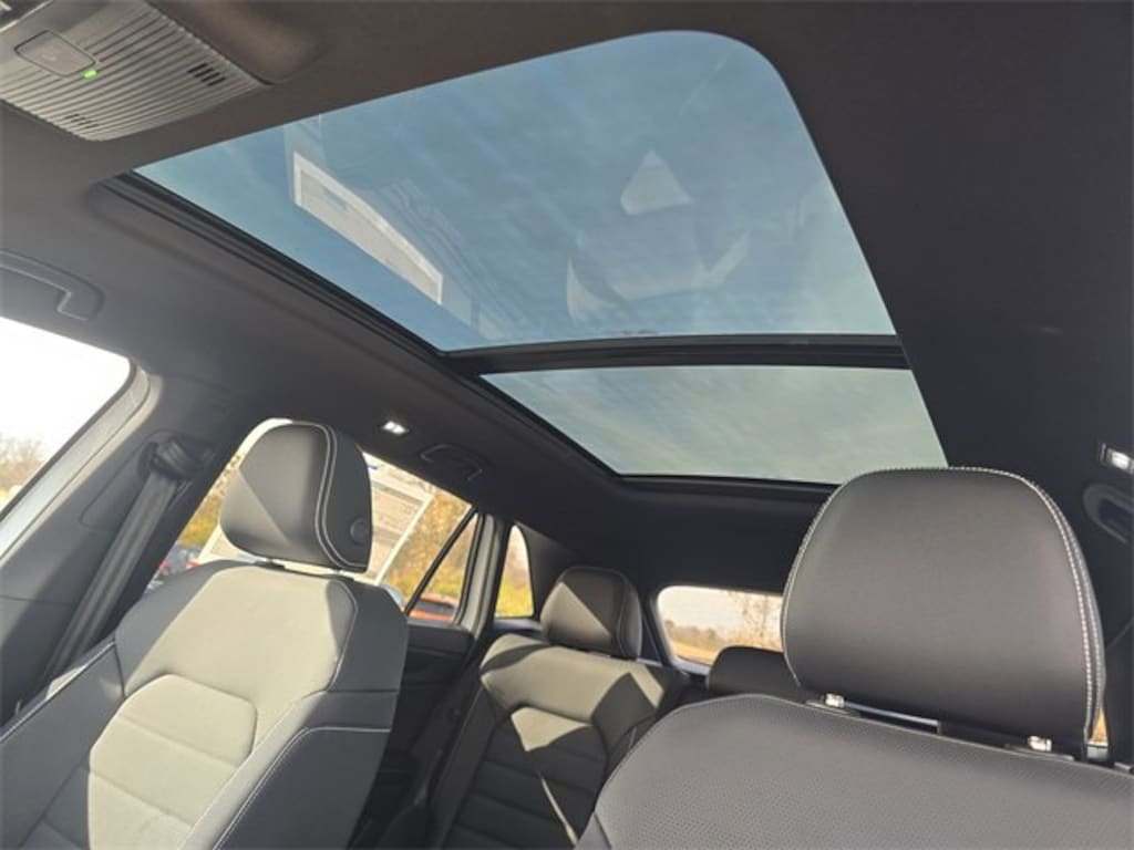 New 2026 Volkswagen Atlas Cross Sport 2.0T SEL R-Line Black SUV