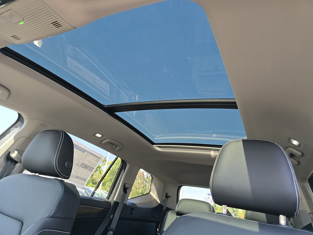 2026 Volkswagen Atlas SE Technology photo 2