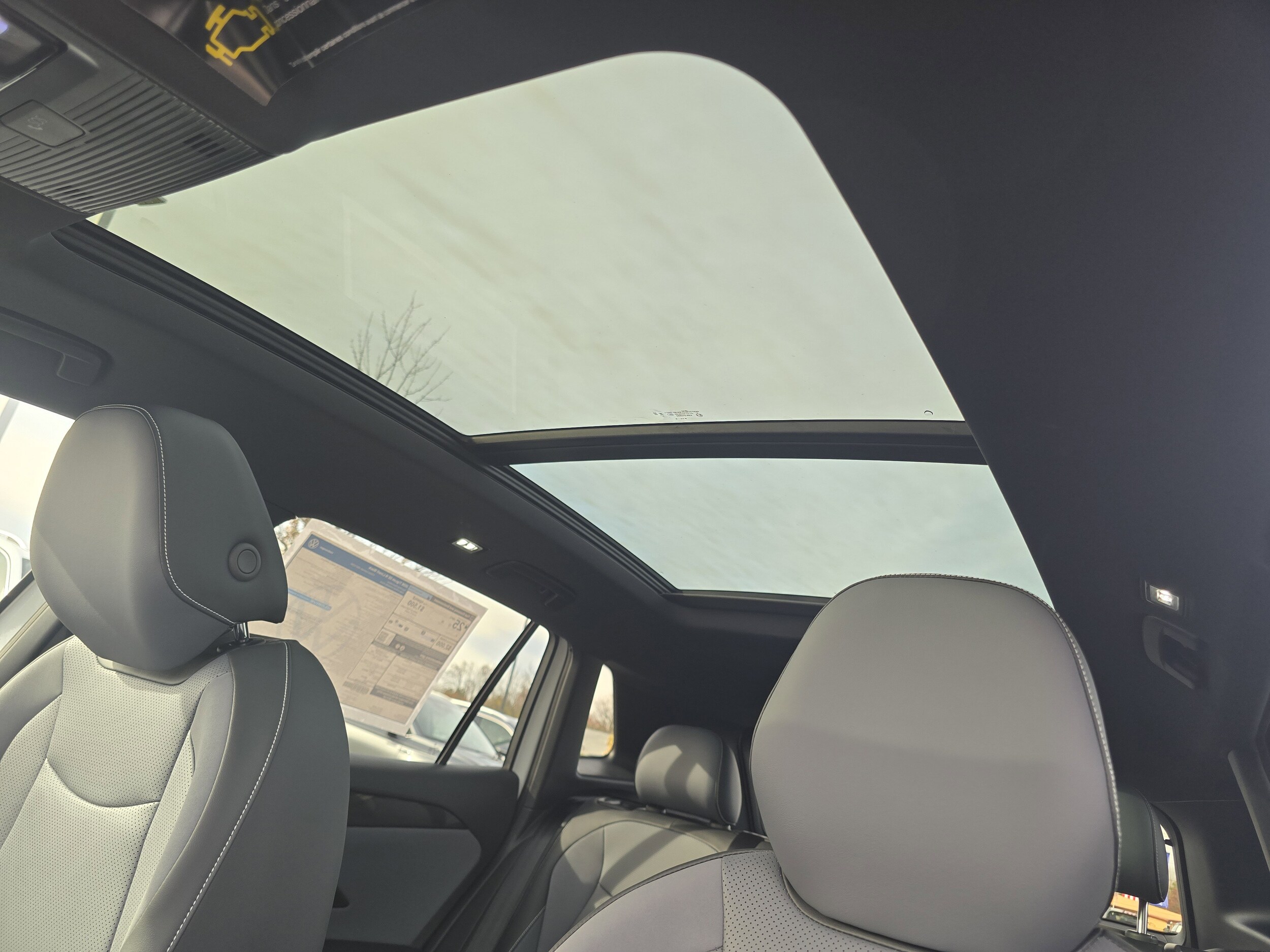 2026 Volkswagen Tiguan SE R-Line Black photo 2