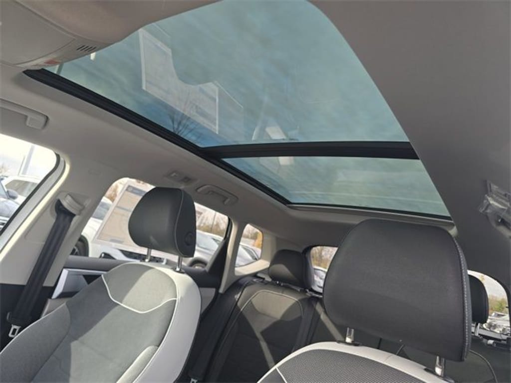 New 2026 Volkswagen Taos 1.5T SE SUV
